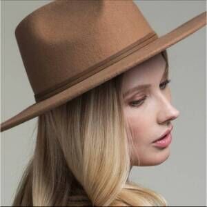 NEW URBANISTA all you need hat in pecan